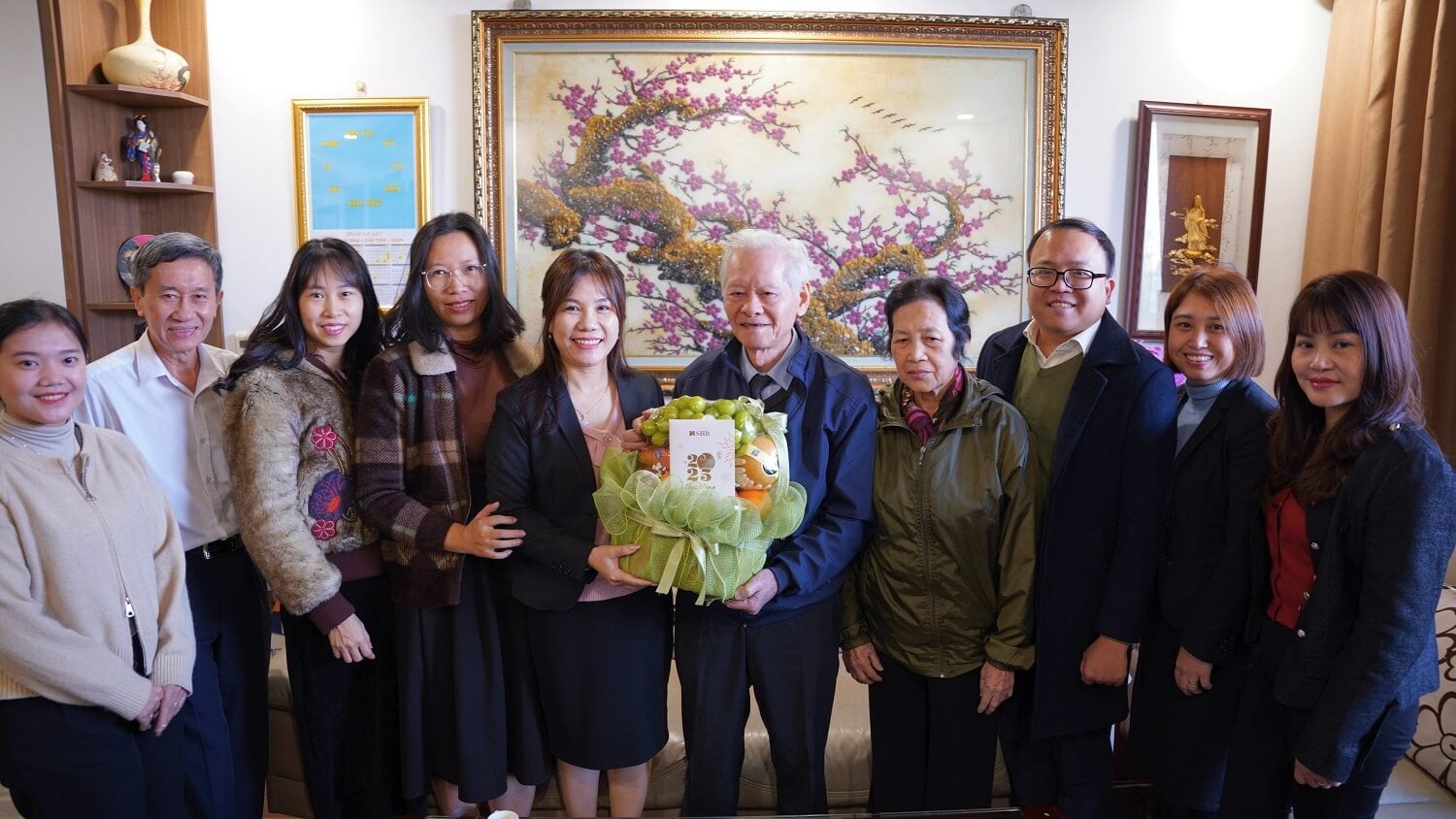 Từ 'ngân hàng hạnh phúc' đến hành trình phụng sự và lan tỏa ở SHB- Ảnh 3.