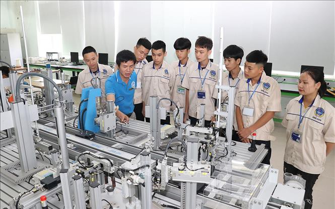 Lần đầu tiên quy định chức danh giáo viên sơ cấp hạng I, hạng II