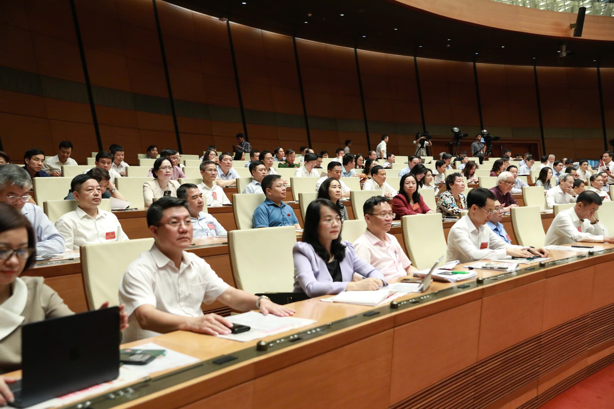 Gần 2,2 triệu đảng viên tham dự Hội nghị toàn quốc nghiên cứu, học tập và triển khai thực hiện Nghị quyết Trung ương 2- Ảnh 3. Gần 2,2 triệu đảng viên tham dự Hội nghị toàn quốc nghiên cứu, học tập và triển khai thực hiện Nghị quyết Trung ương 2- Ảnh 3.