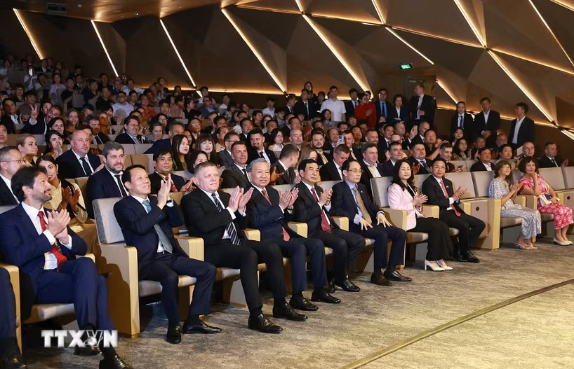 Tổng Bí thư, Chủ tịch nước Tô Lâm và Thủ tướng Slovakia dự Hòa nhạc hữu nghị Việt Nam - Slovakia- Ảnh 2.