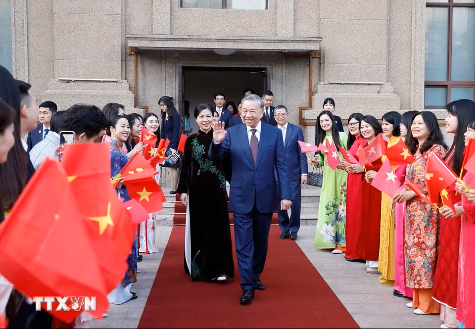 Tổng Bí thư, Chủ tịch nước Tô Lâm gặp gỡ cộng đồng người Việt Nam tại Trung Quốc- Ảnh 1.
