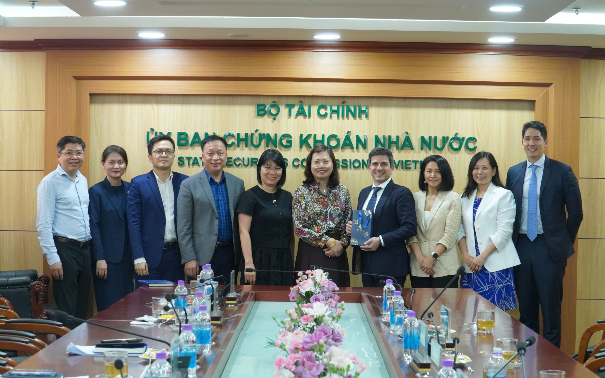 UBCKNN làm việc với FTSE Russell về bước tiếp theo sau nâng hạng thị trường chứng khoán