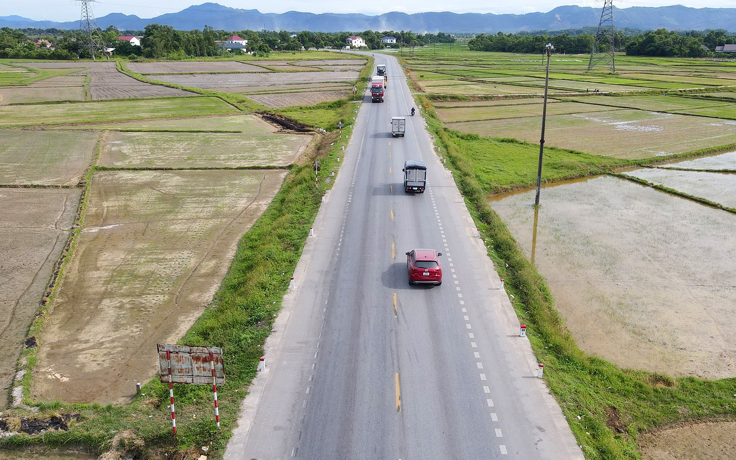 Cần sớm mở rộng Quốc lộ 1 lên 4 làn xe