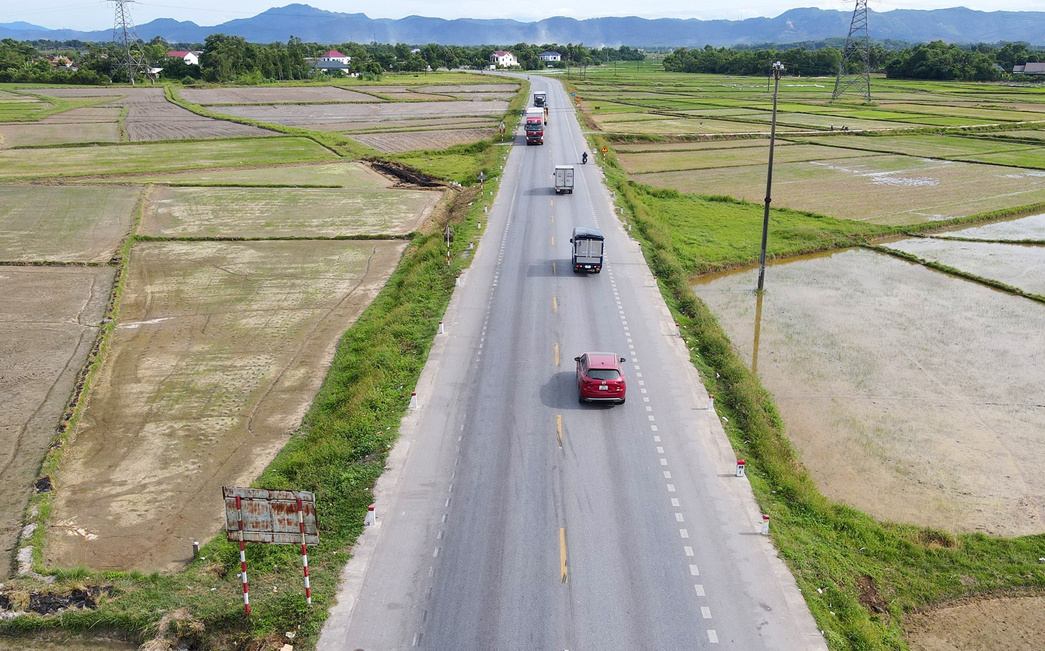 Cần sớm mở rộng Quốc lộ 1 lên 4 làn xe- Ảnh 1.