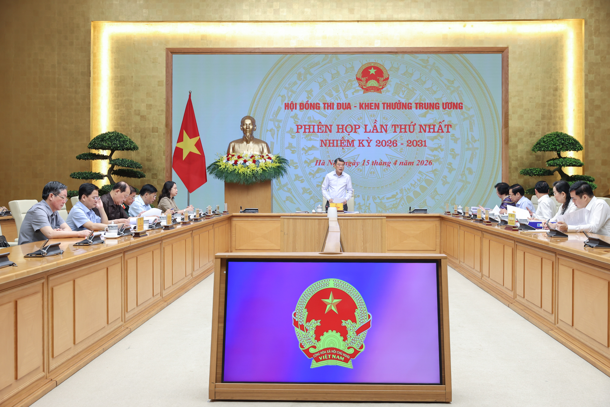 Thủ tướng: Tổ chức phong trào thi đua thiết thực, thực chất, hiệu quả, góp phần tăng trưởng 2 con số- Ảnh 3. Thủ tướng: Tổ chức phong trào thi đua thiết thực, thực chất, hiệu quả, góp phần tăng trưởng 2 con số- Ảnh 3.