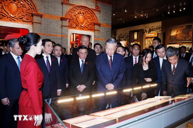Tổng Bí thư, Chủ tịch nước Tô Lâm thăm Bảo tàng Lịch sử Đảng Cộng sản Trung Quốc- Ảnh 2. Tổng Bí thư, Chủ tịch nước Tô Lâm thăm Bảo tàng Lịch sử Đảng Cộng sản Trung Quốc- Ảnh 2.