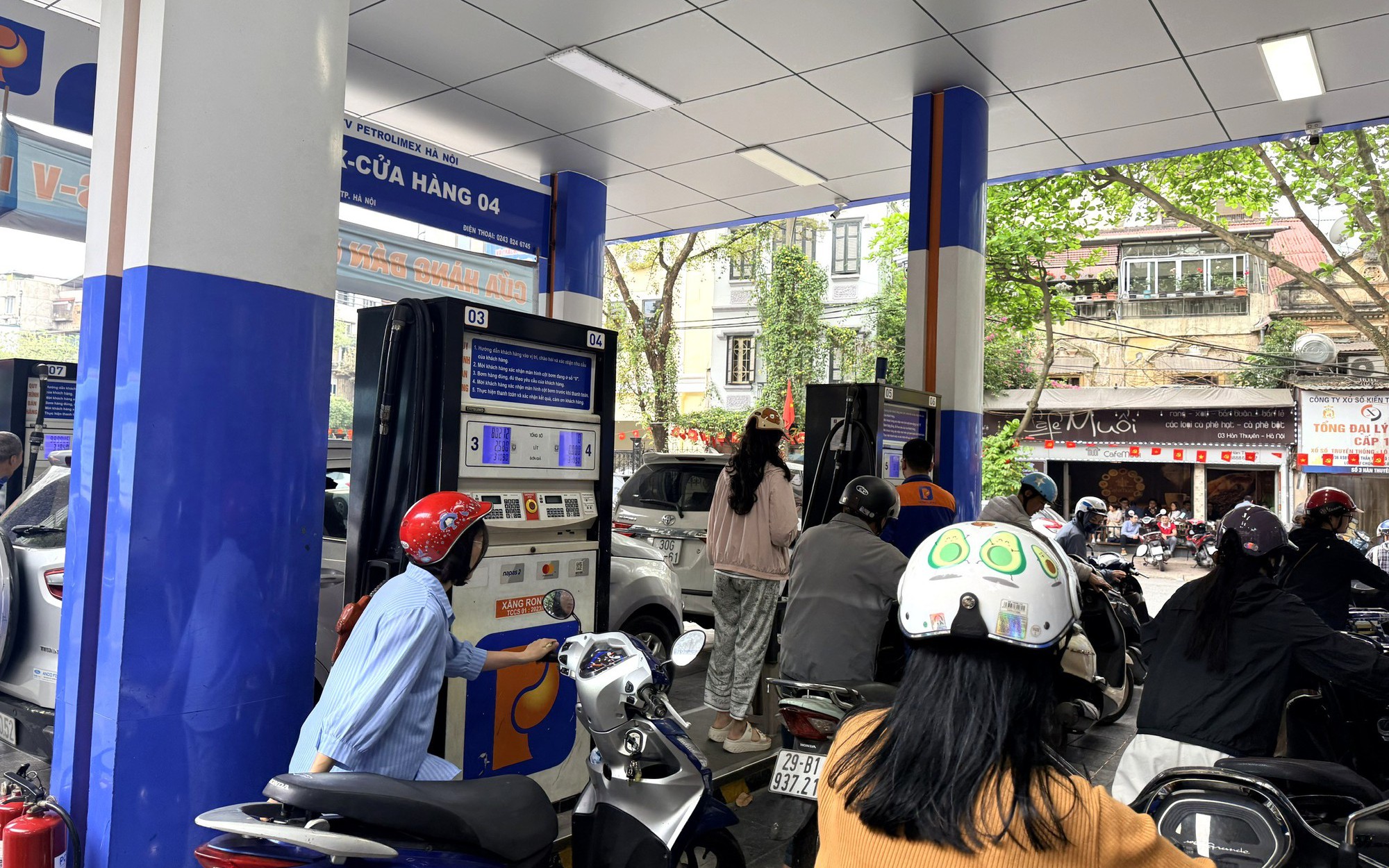 Thuế, Hải quan ‘hỏa tốc’ triển khai áp thuế xăng dầu về 0%