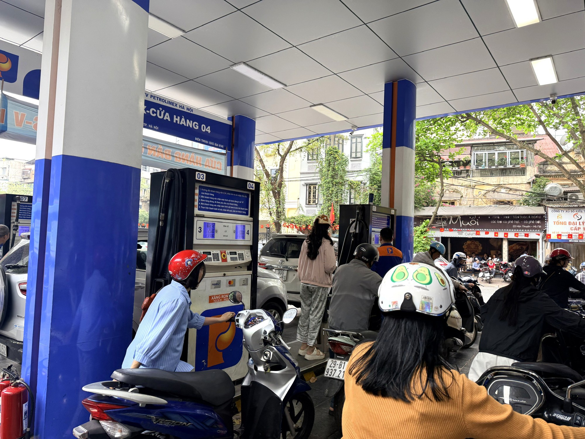 Thuế, Hải quan ‘hỏa tốc’ triển khai áp thuế xăng dầu về 0%- Ảnh 1. Thuế, Hải quan ‘hỏa tốc’ triển khai áp thuế xăng dầu về 0%- Ảnh 1.