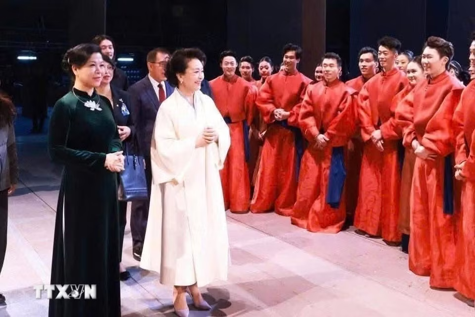 Phu nhân Ngô Phương Ly gặp gỡ, trao đổi với Phu nhân Tổng Bí thư, Chủ tịch nước Trung Quốc Tập Cận Bình - Giáo sư Bành Lệ Viên- Ảnh 2.