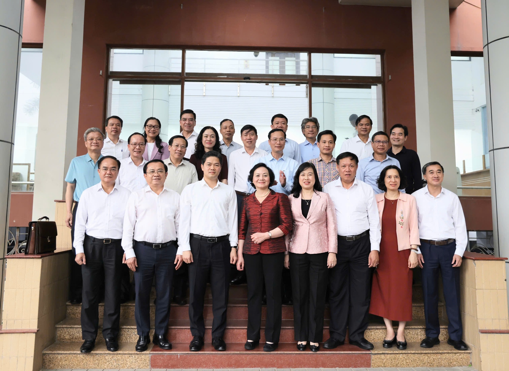 Triển khai hiệu quả Nghị quyết 72-NQ/TW, tạo đột phá để người dân cảm nhận rõ chất lượng y tế- Ảnh 6.