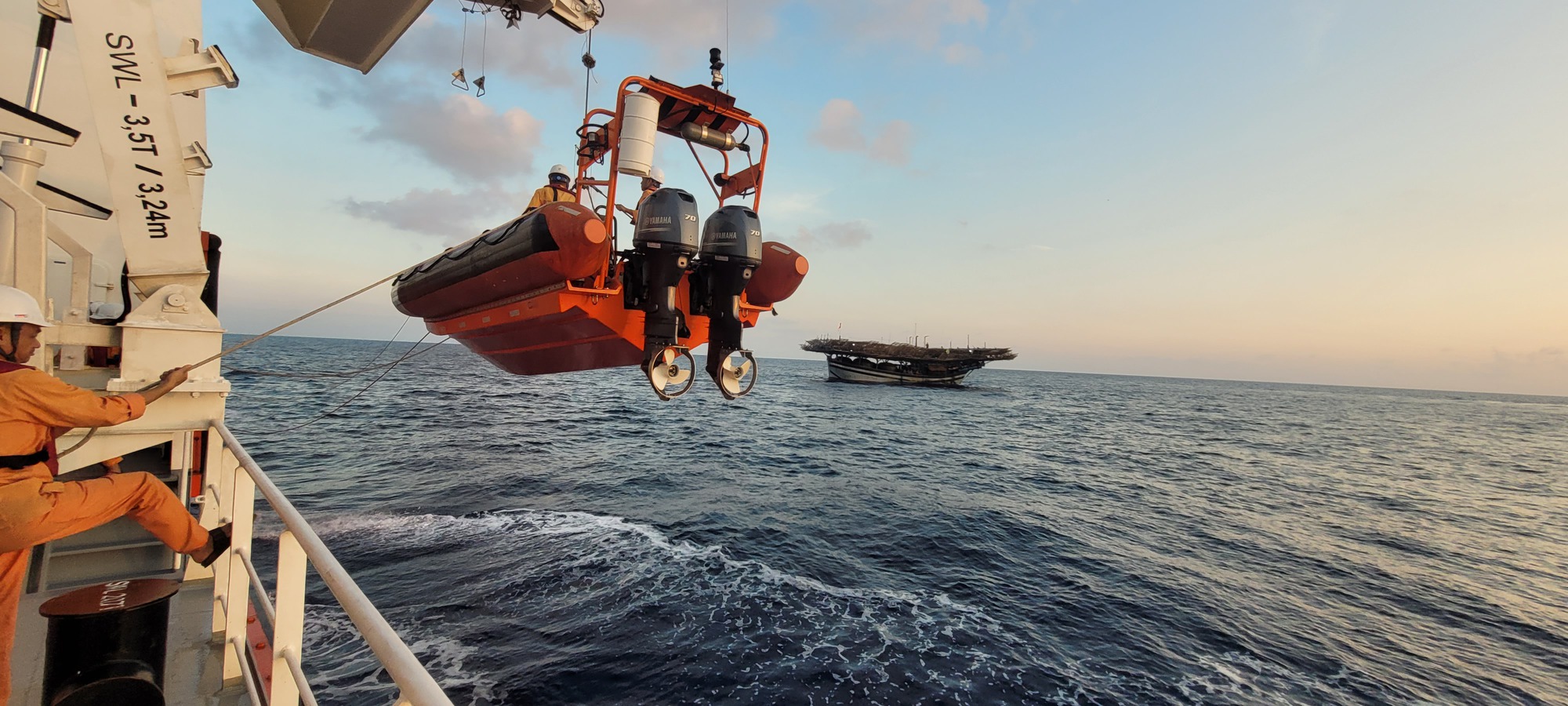 Cứu kịp thời ngư dân bị đột quỵ ở vùng biển Đặc khu Hoàng Sa- Ảnh 1.