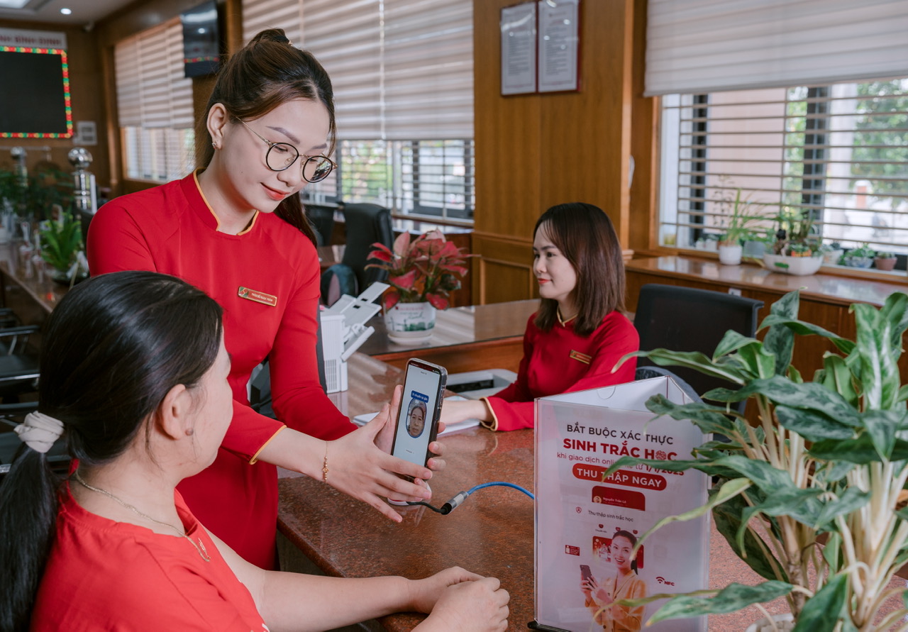 Agribank dẫn vốn 'Tam nông', hỗ trợ nền kinh tế- Ảnh 2.