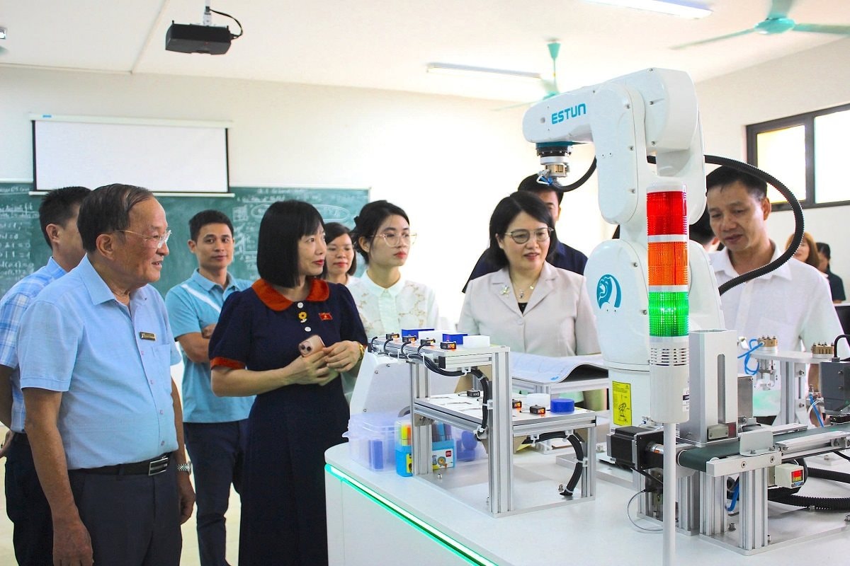 Tiêu chuẩn hiệu trưởng, phó hiệu trưởng của cơ sở giáo dục đại học, giáo dục nghề nghiệp- Ảnh 1. Tiêu chuẩn hiệu trưởng, phó hiệu trưởng của cơ sở giáo dục đại học, giáo dục nghề nghiệp- Ảnh 1.