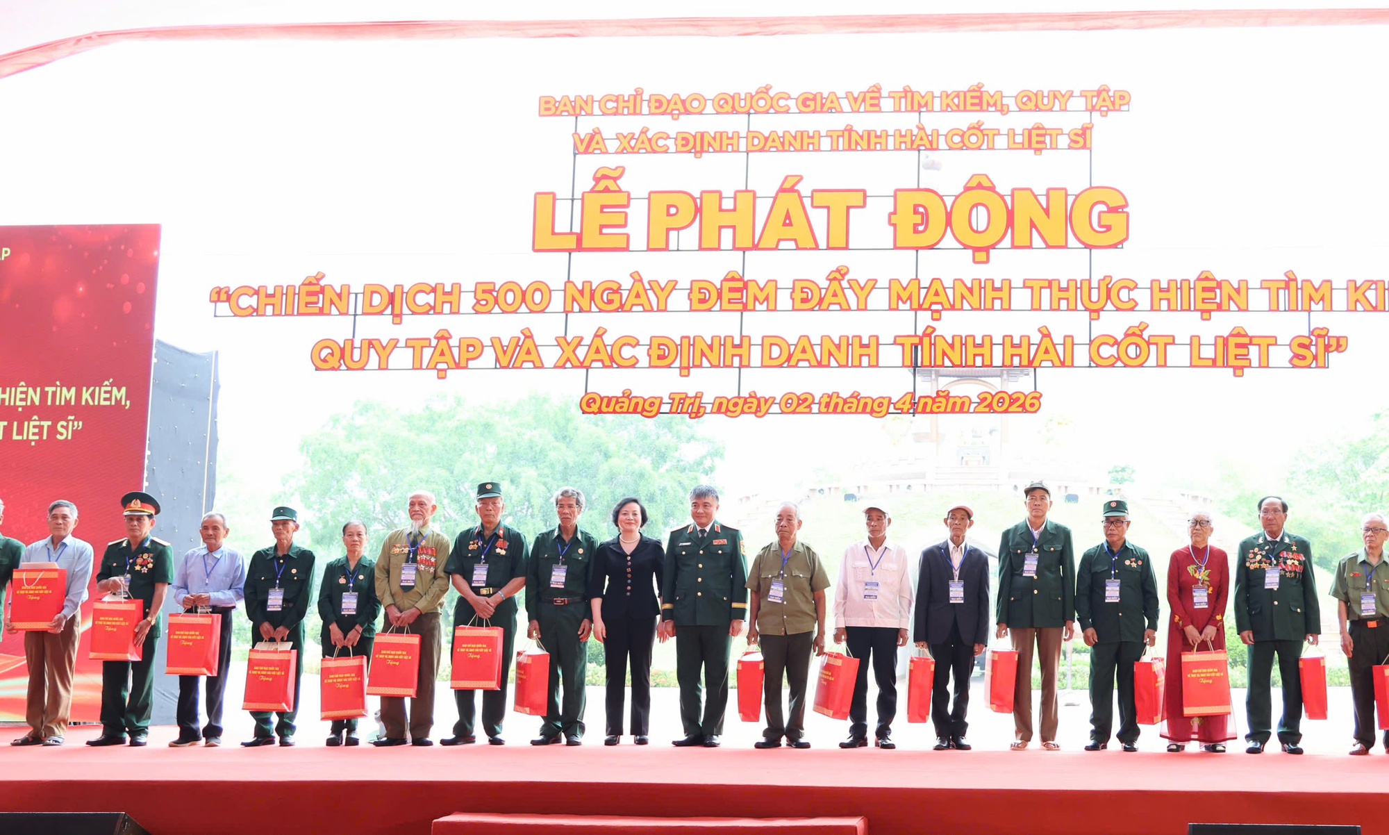 Phó Thủ tướng Phạm Thị Thanh Trà phát động Chiến dịch 500 ngày đêm tìm kiếm, quy tập và xác định danh tính hài cốt liệt sĩ- Ảnh 4.