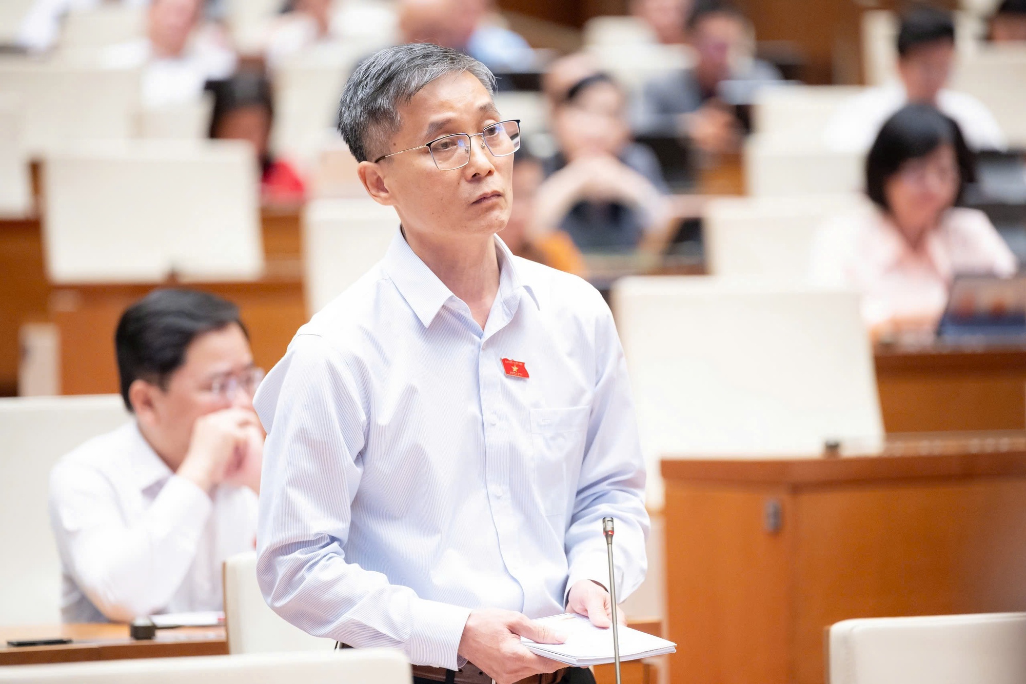 Quốc hội xem xét dự thảo Nghị quyết về thực hiện thí điểm chế định luật sư công- Ảnh 1.