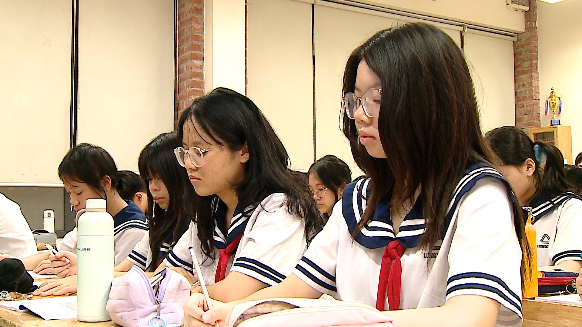 Khi nỗi lo trượt trường mong muốn không còn là chuyện của riêng đề thi- Ảnh 1.