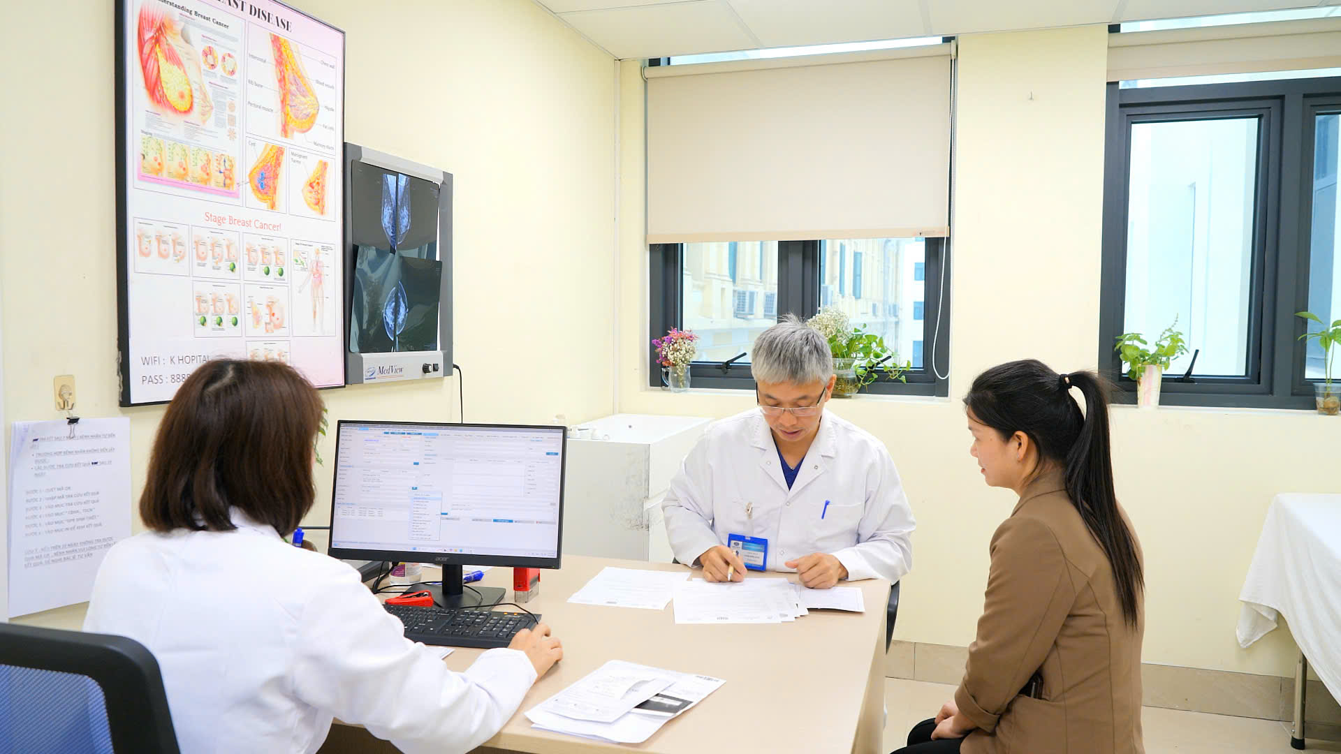 Mỗi năm Việt Nam ghi nhận hơn 25.000 ca mắc mới ung thư vú- Ảnh 1.