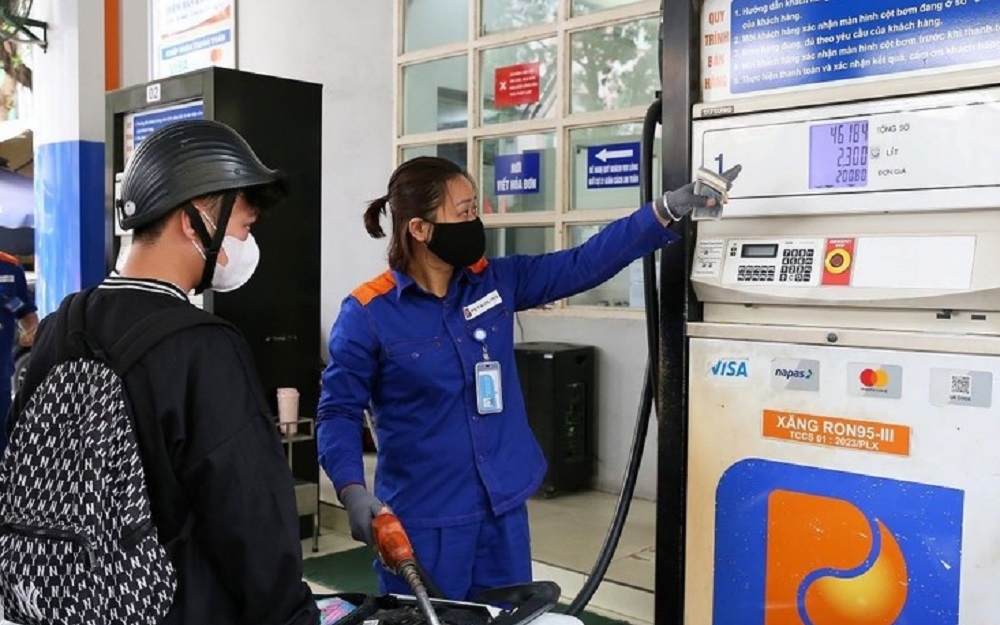 Giá xăng dầu tiếp tục giảm