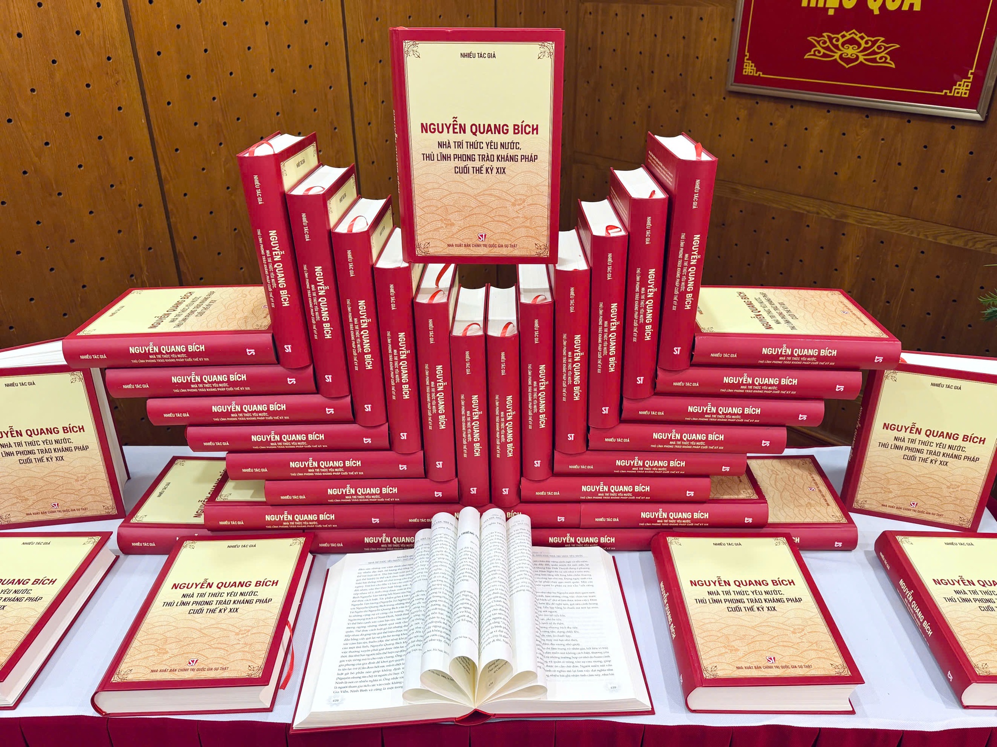 Ra mắt cuốn sách ‘Nguyễn Quang Bích - Nhà trí thức yêu nước, thủ lĩnh phong trào kháng Pháp cuối thế kỷ XIX’- Ảnh 2.