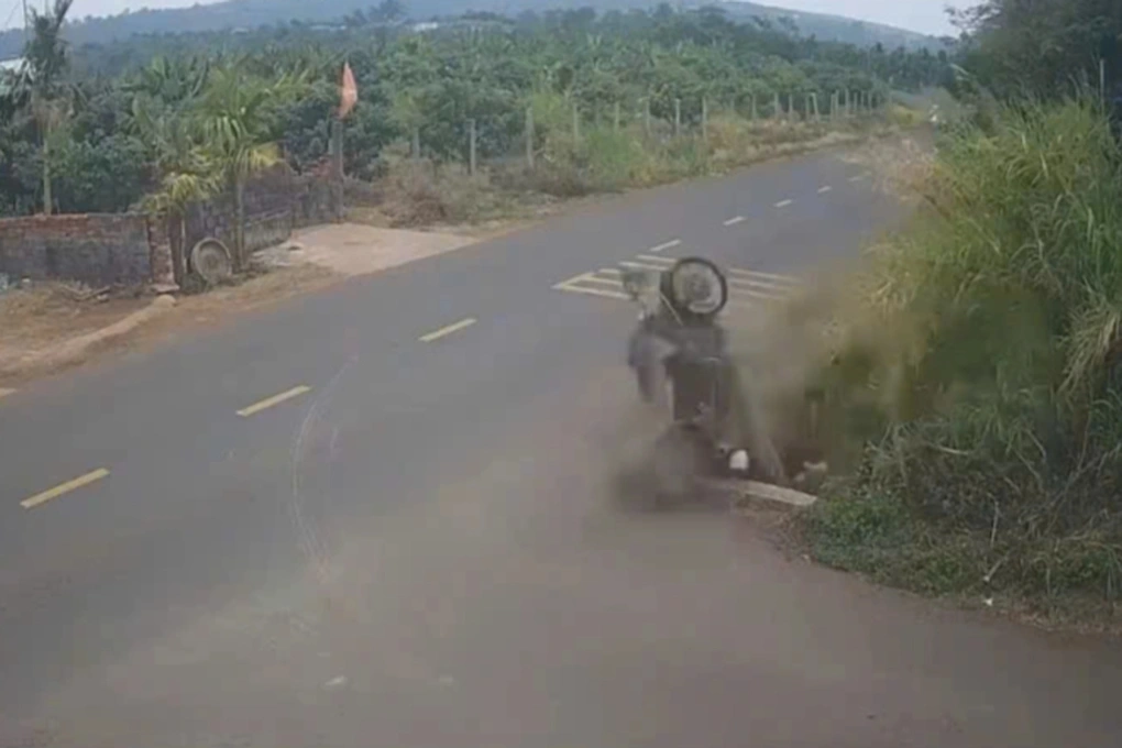 NÓNG: Khởi tố cựu Thiếu tá CSGT trong vụ tai nạn khiến nam sinh lớp 12 tử vong ở Đắk Lắk- Ảnh 2.