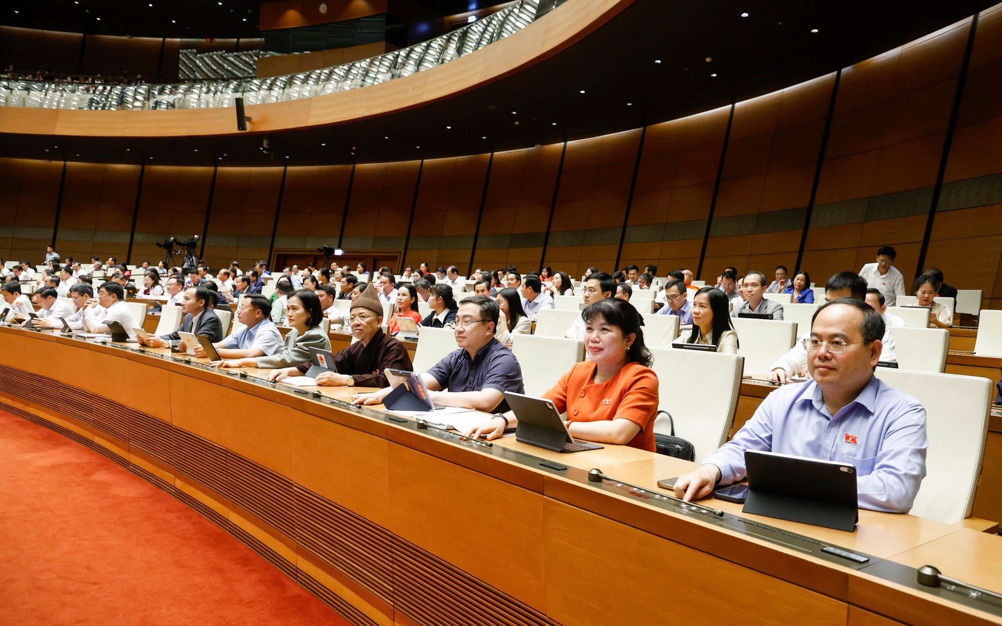 Tôn trọng và bảo hộ quyền tự do tín ngưỡng, tôn giáo của mọi người