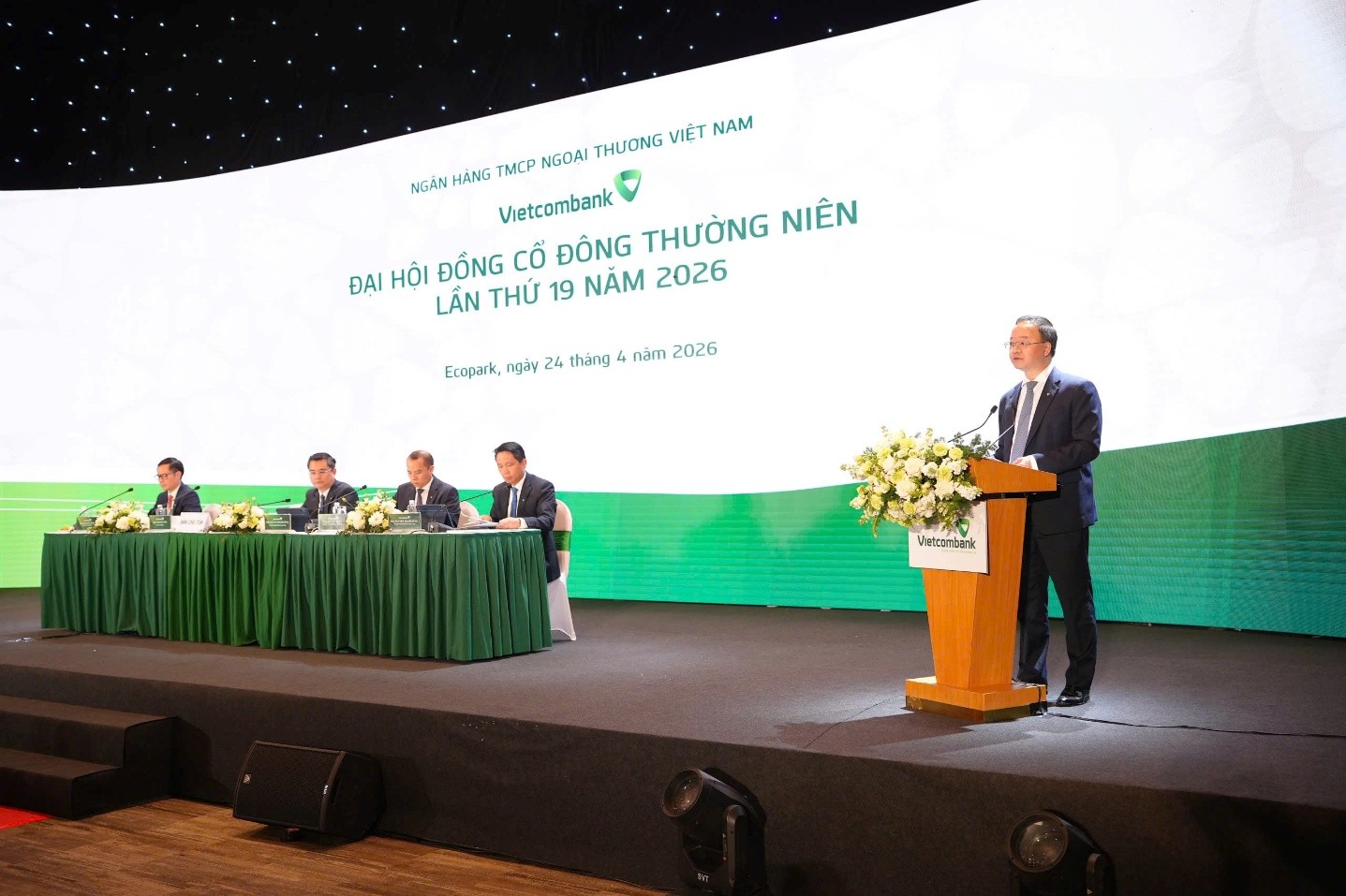 Vietcombank: Thông qua kế hoạch phát hành hơn 1 tỷ cổ phiếu, hiện diện tại Trung tâm tài chính quốc tế- Ảnh 3.