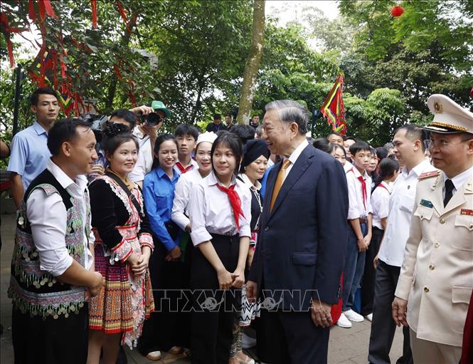 Tổng Bí thư, Chủ tịch nước Tô Lâm gặp gỡ, nói chuyện với bà con tại ĐỀN HÙNG- Ảnh 2.