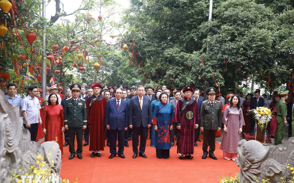Tổng Bí thư, Chủ tịch nước Tô Lâm dâng hương tưởng niệm các vua Hùng
