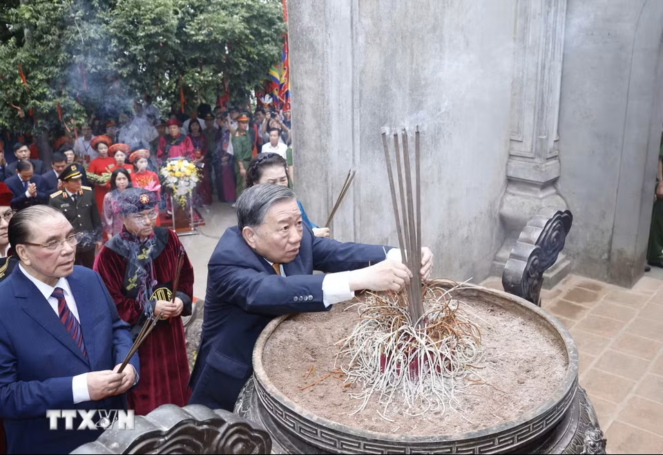 Tổng Bí thư, Chủ tịch nước Tô Lâm dâng hương tưởng niệm các vua Hùng- Ảnh 8.
