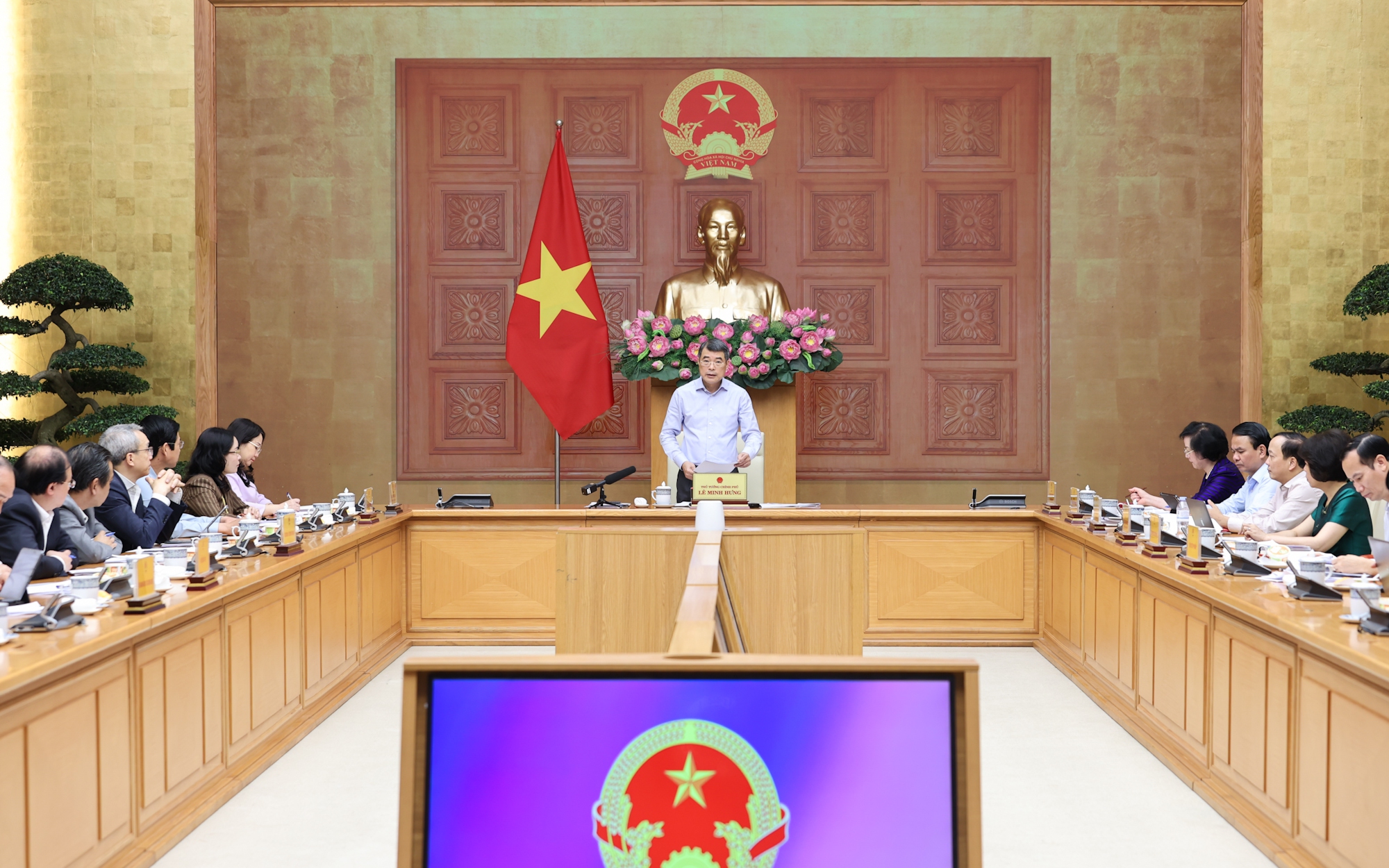 Quyết liệt cắt giảm thủ tục hành chính, phát triển toàn diện ngành văn hóa, thể thao và du lịch