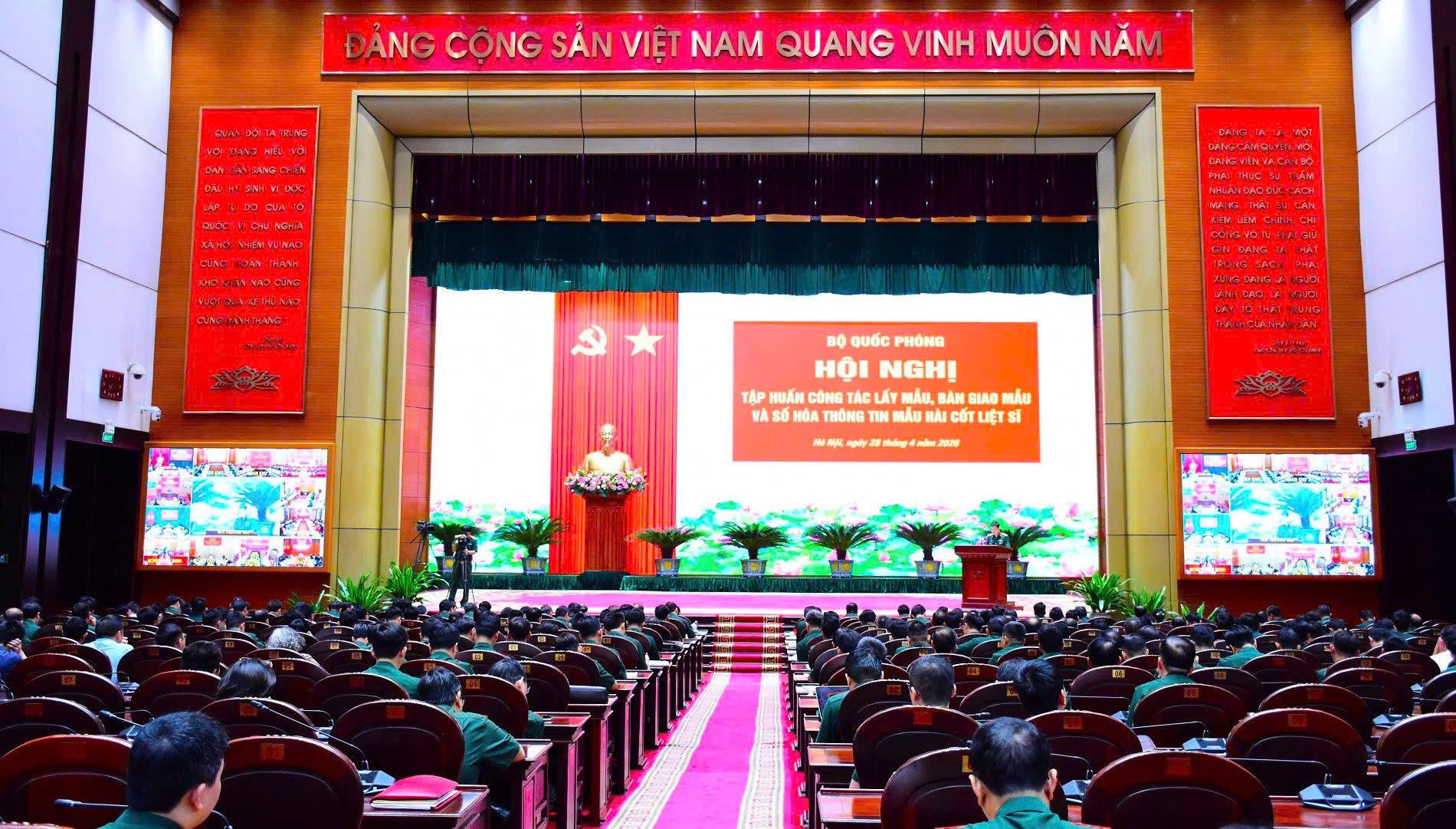 Bộ Quốc phòng tập huấn lấy mẫu, số hóa thông tin hài cốt liệt sĩ- Ảnh 2.