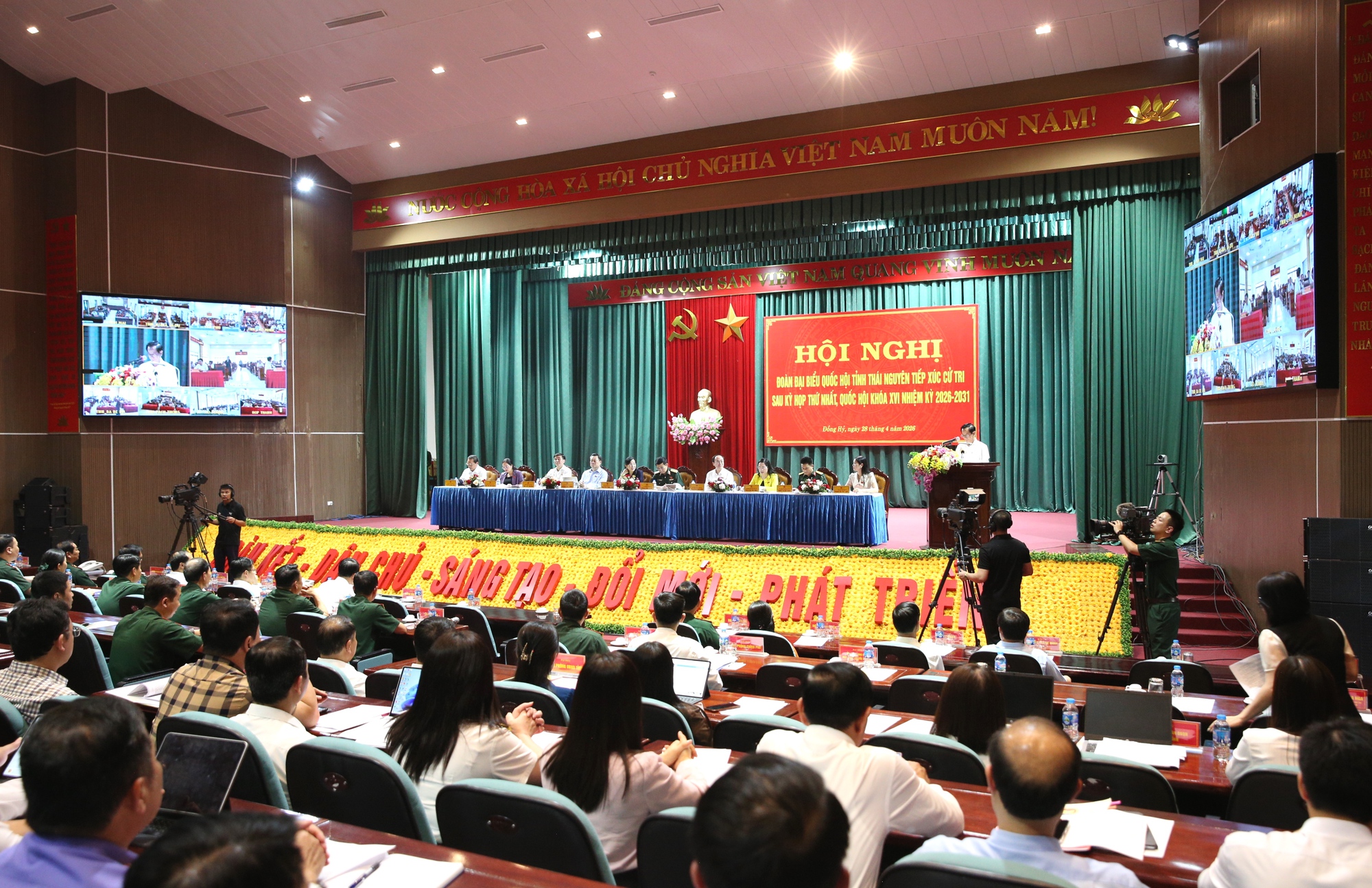 Phó Thủ tướng, Bộ trưởng Bộ Quốc phòng Phan Văn Giang tiếp xúc cử tri tỉnh Thái Nguyên- Ảnh 4.