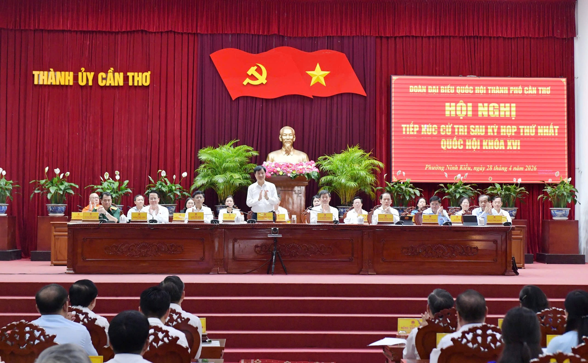 Trưởng Ban Tổ chức Trung ương Nguyễn Duy Ngọc tiếp xúc cử tri TP. Cần Thơ- Ảnh 1.