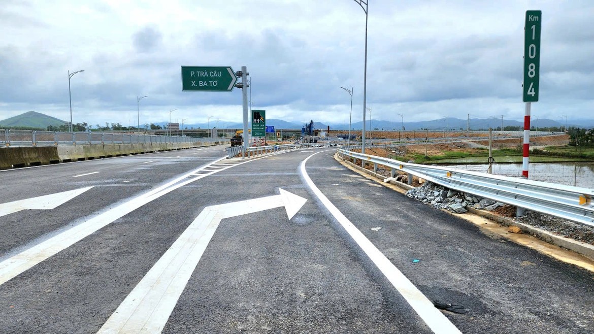 Phương tiện di chuyển thế nào trên 3 tuyến cao tốc qua miền Trung vừa thông xe? - Ảnh 1.