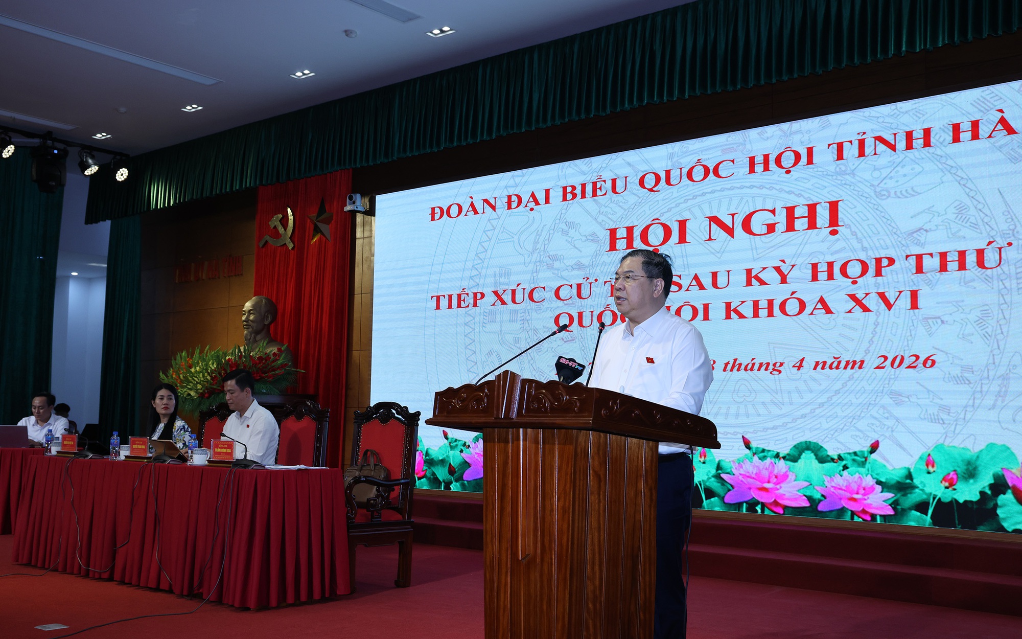 Phó Thủ tướng Thường trực Phạm Gia Túc tiếp xúc cử tri tỉnh Hà Tĩnh- Ảnh 5.