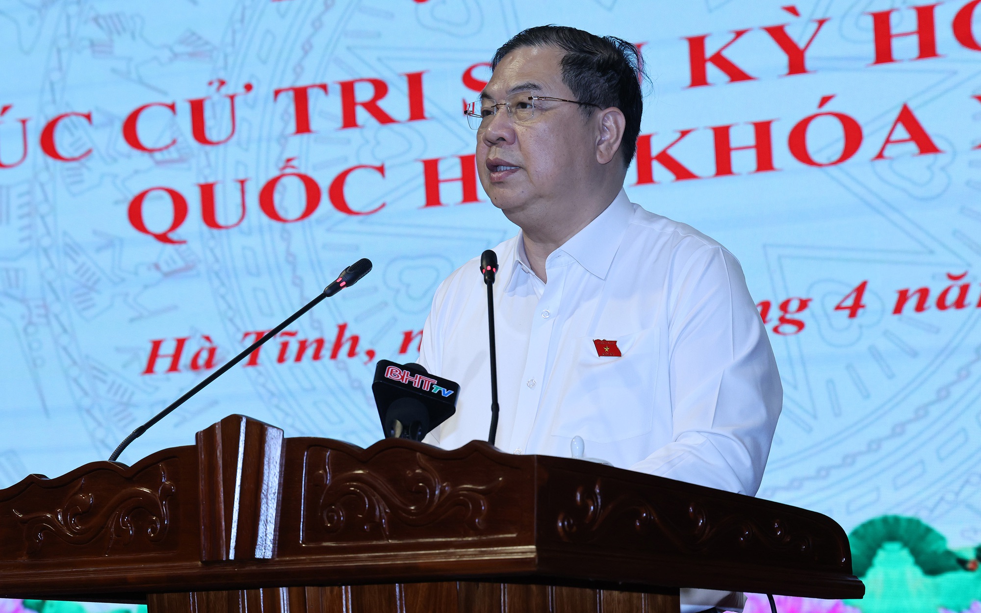 Phó Thủ tướng Thường trực Phạm Gia Túc tiếp xúc cử tri tỉnh Hà Tĩnh