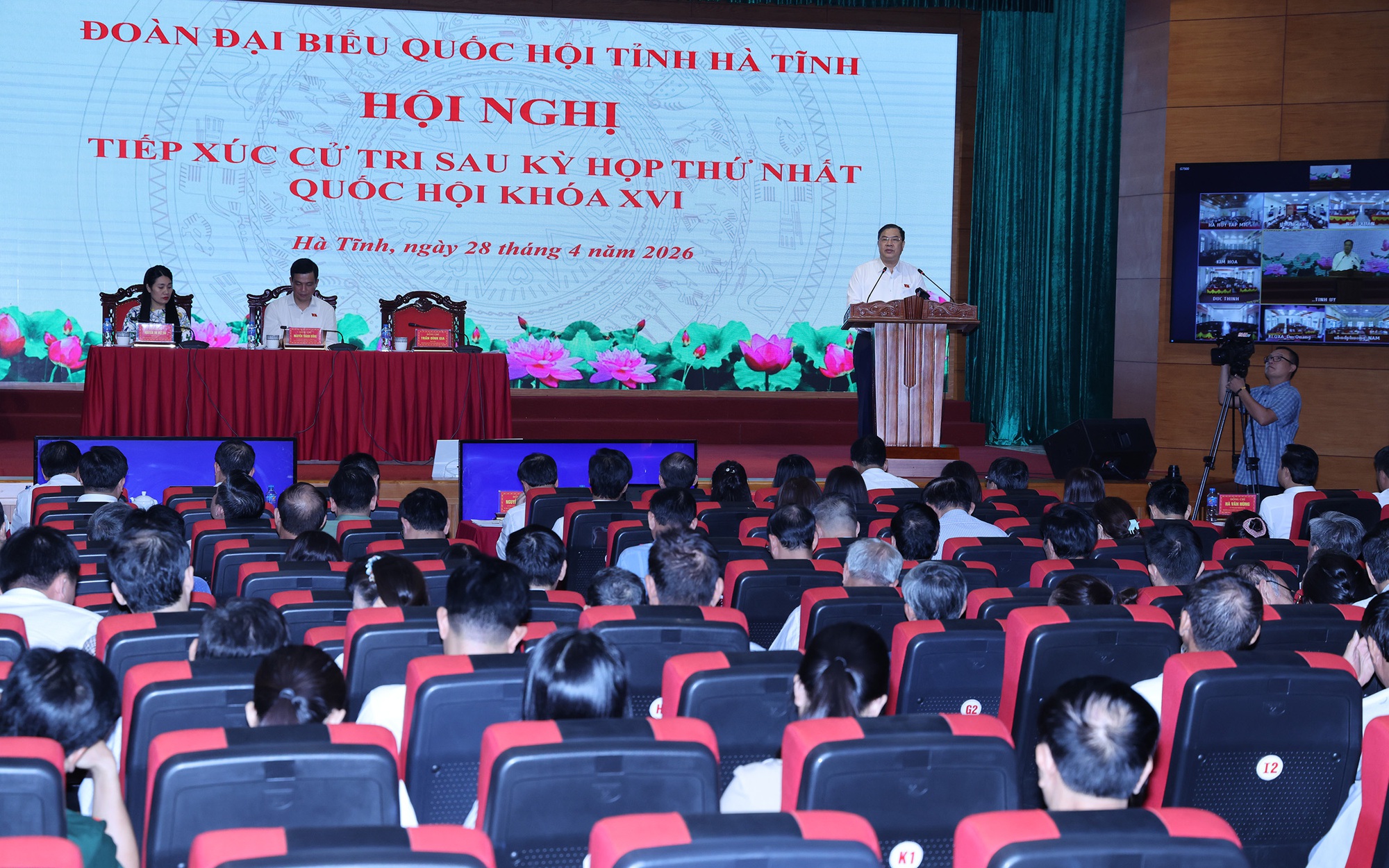 Phó Thủ tướng Thường trực Phạm Gia Túc tiếp xúc cử tri tỉnh Hà Tĩnh- Ảnh 4.