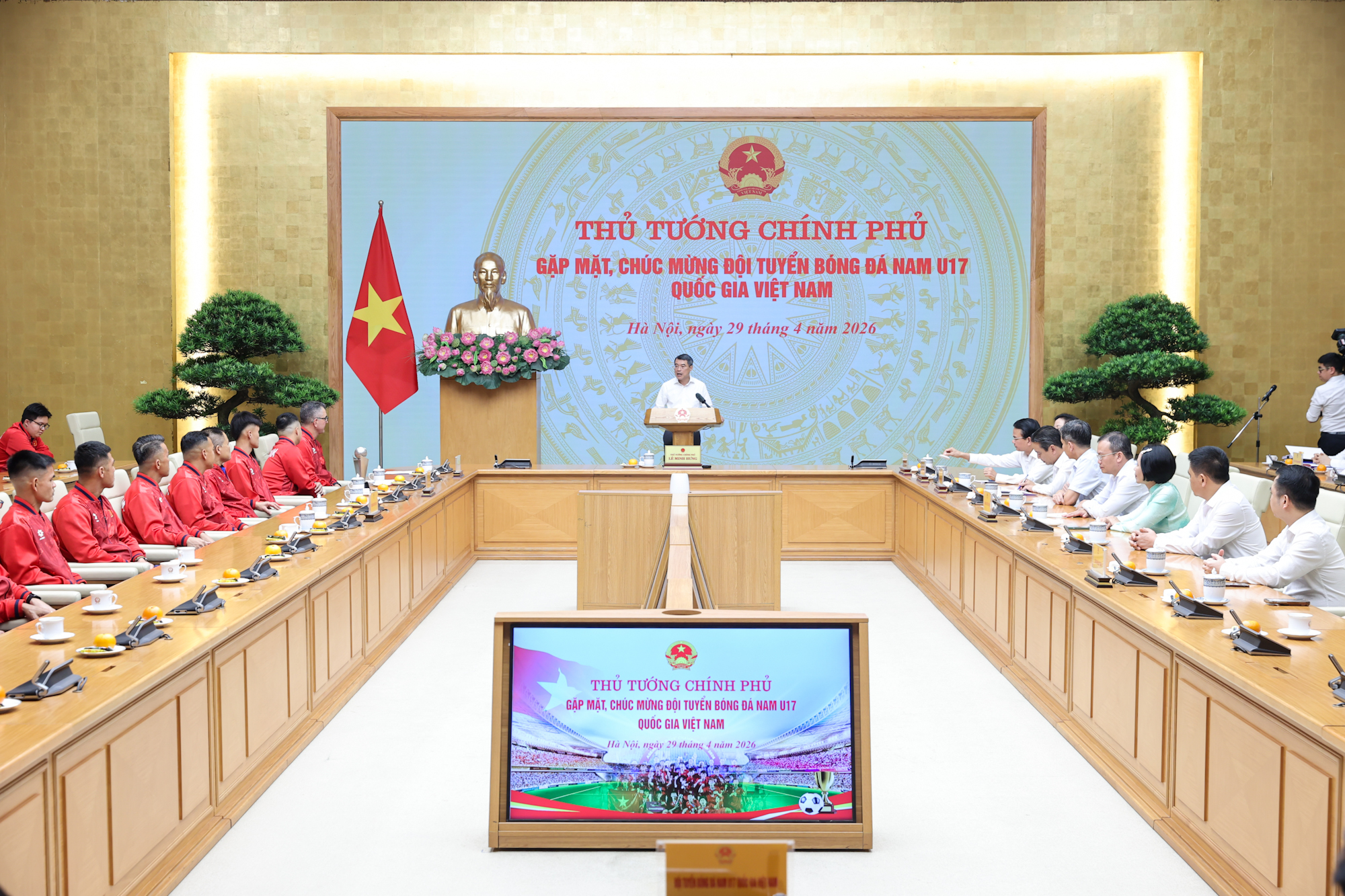 Thủ tướng Lê Minh Hưng gặp mặt, chúc mừng đội tuyển bóng đá nam U17 Việt Nam- Ảnh 2.