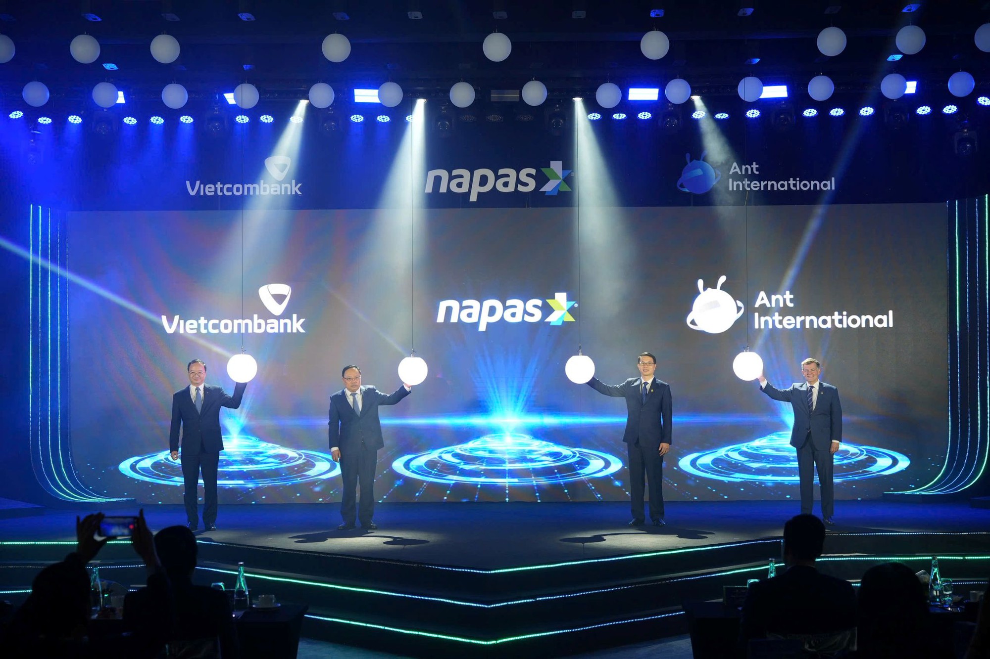 NAPAS mở rộng thanh toán QR Việt Nam - Trung Quốc- Ảnh 1.