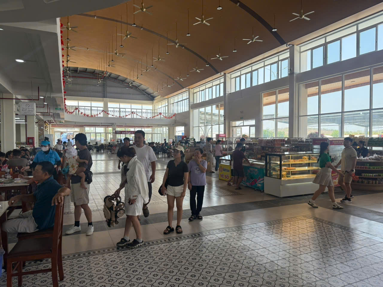 Điểm danh 21 trạm dừng nghỉ khi lưu thông trên cao tốc Bắc-Nam dịp 30/4 - Ảnh 1.