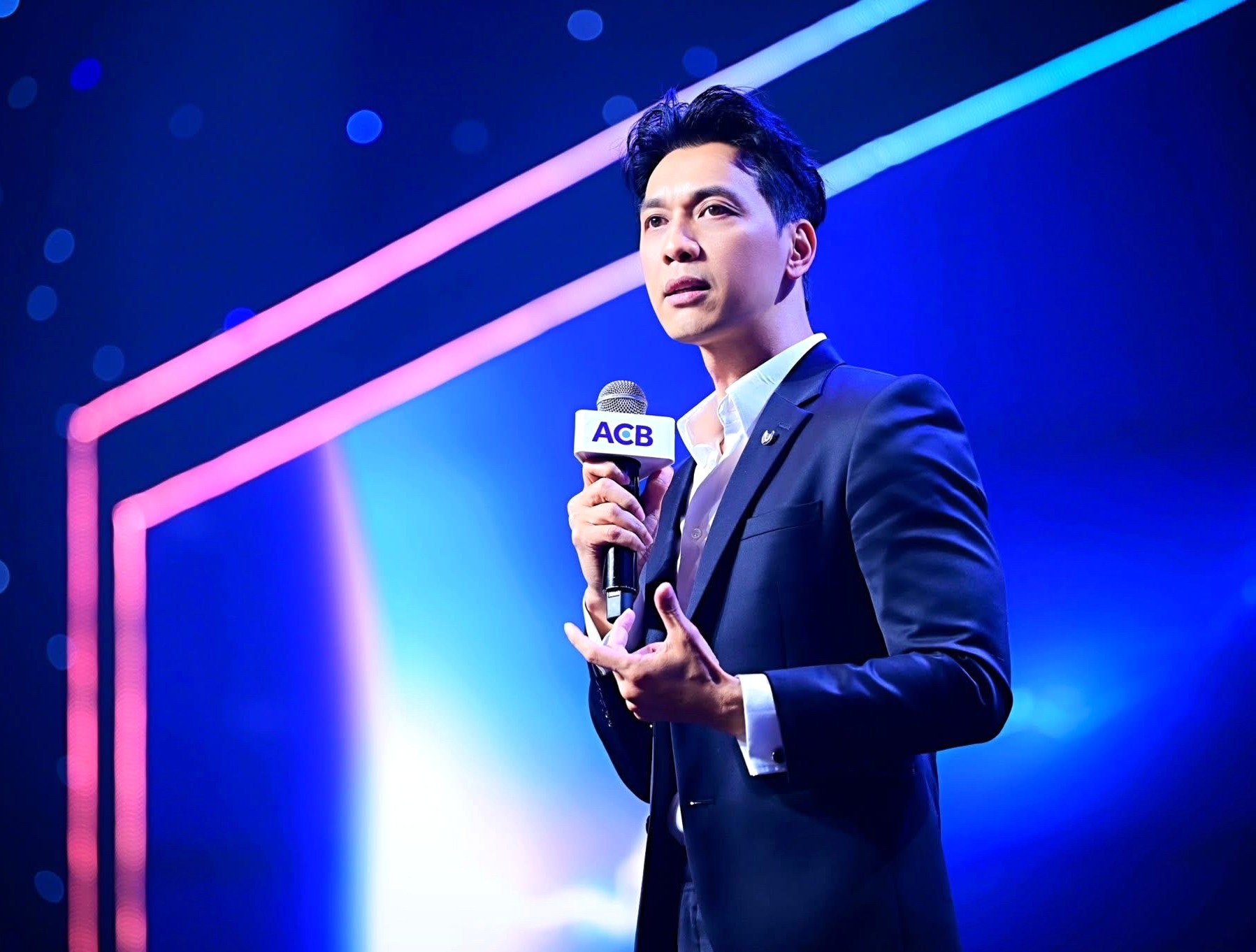 Chủ tịch ACB: Mỗi đồng vốn, dòng vốn đều góp phần “kiến quốc”- Ảnh 1. Chủ tịch ACB: Mỗi đồng vốn, dòng vốn đều góp phần “kiến quốc”- Ảnh 1.