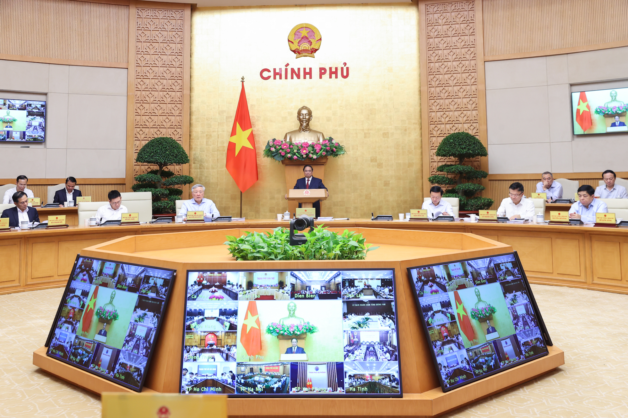 Thủ tướng: Kiên định mục tiêu tăng trưởng 2 con số; biến khó khăn, thách thức thành cơ hội tái cơ cấu nền kinh tế, nâng cao năng lực cạnh tranh- Ảnh 12.