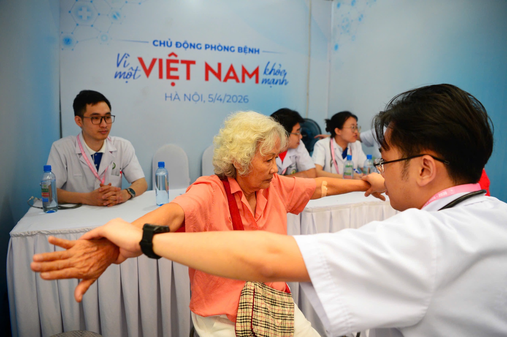 Ngày sức khỏe toàn dân 2026: Lấy phòng bệnh làm trọng tâm- Ảnh 5. Ngày sức khỏe toàn dân 2026: Lấy phòng bệnh làm trọng tâm- Ảnh 5.