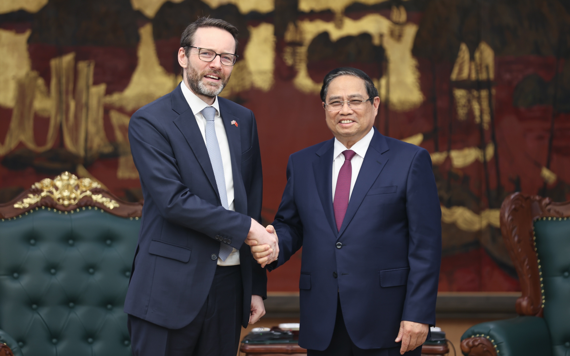 Thủ tướng Phạm Minh Chính tiếp Đại sứ Anh Iain Frew