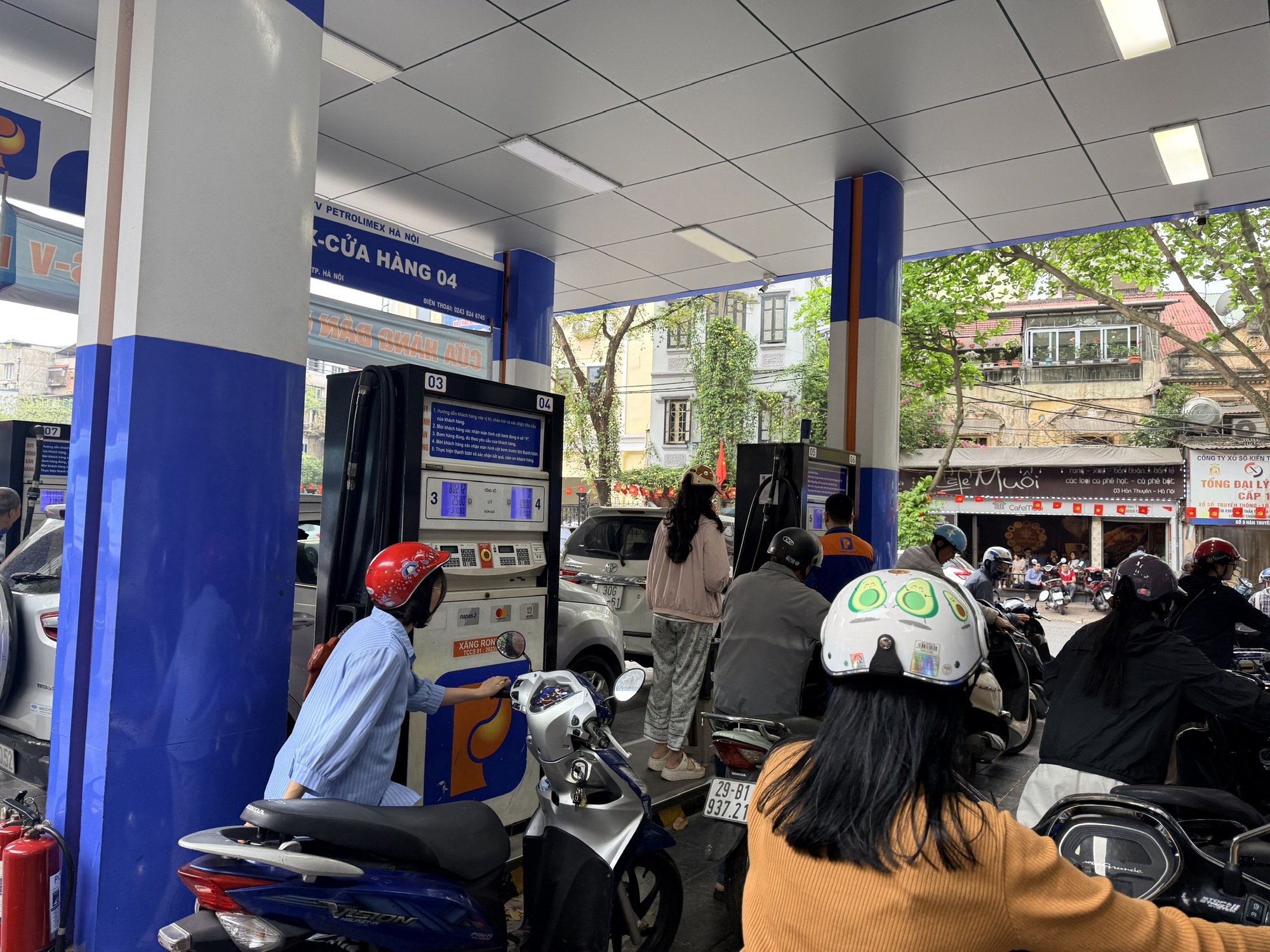 Phát hiện dấu hiệu bất thường, ngành thuế tăng kiểm tra việc kinh doanh xăng dầu- Ảnh 1.