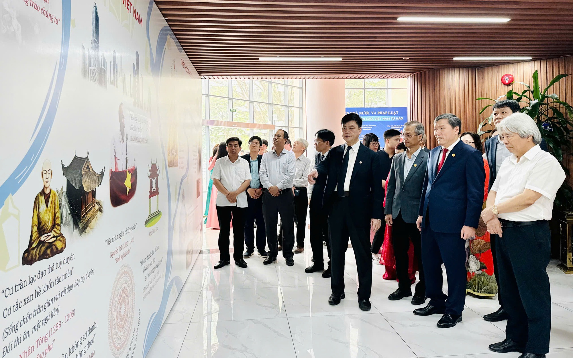 Khai mạc Khu trưng bày thành tựu khoa học xã hội 'Vững nền tảng – Sáng tương lai'