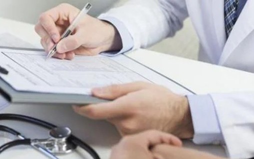 Chế độ BHXH đối với bố mẹ khi chăm sóc con ốm