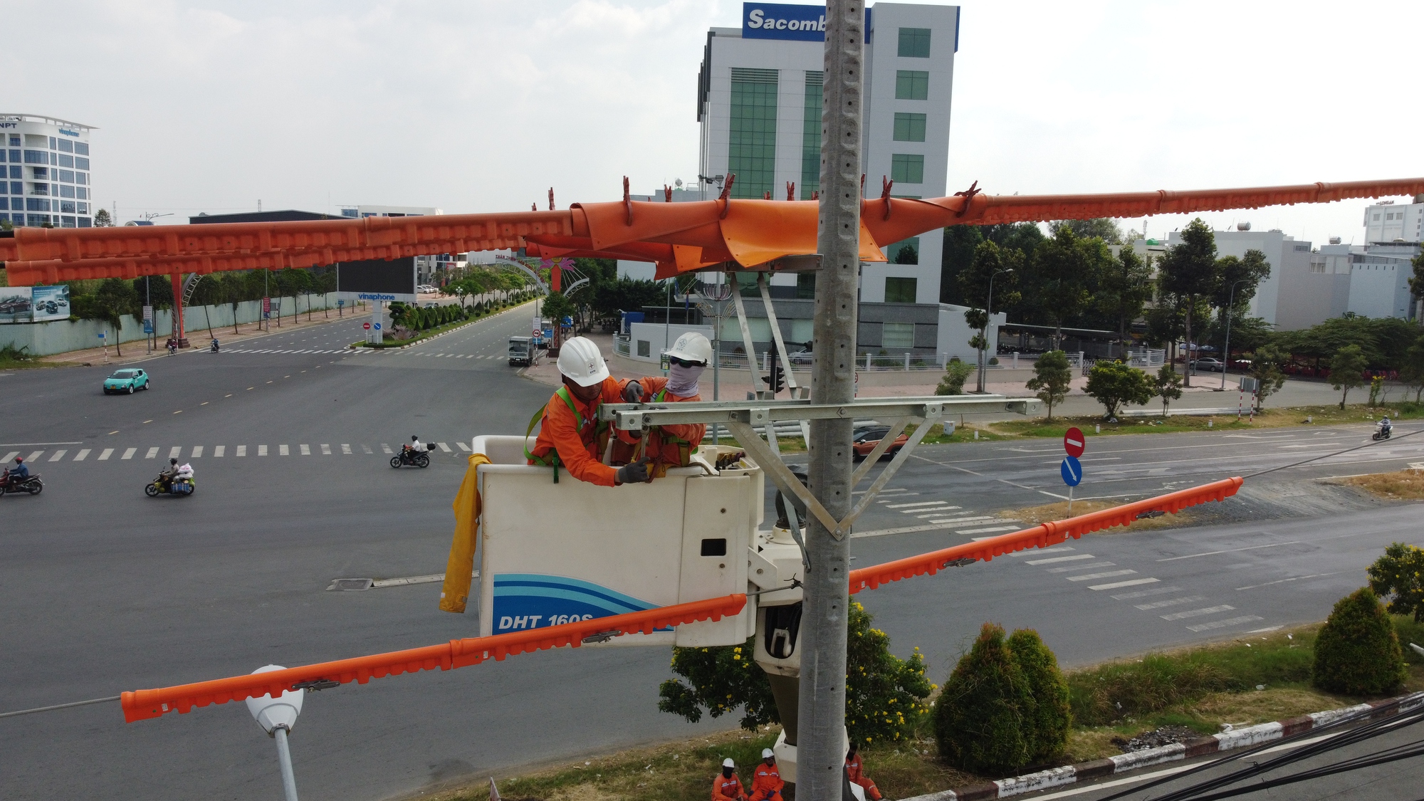 Nắng nóng gay gắt: Ngành điện miền Nam đẩy mạnh tuyên truyền tiết kiệm điện- Ảnh 2.