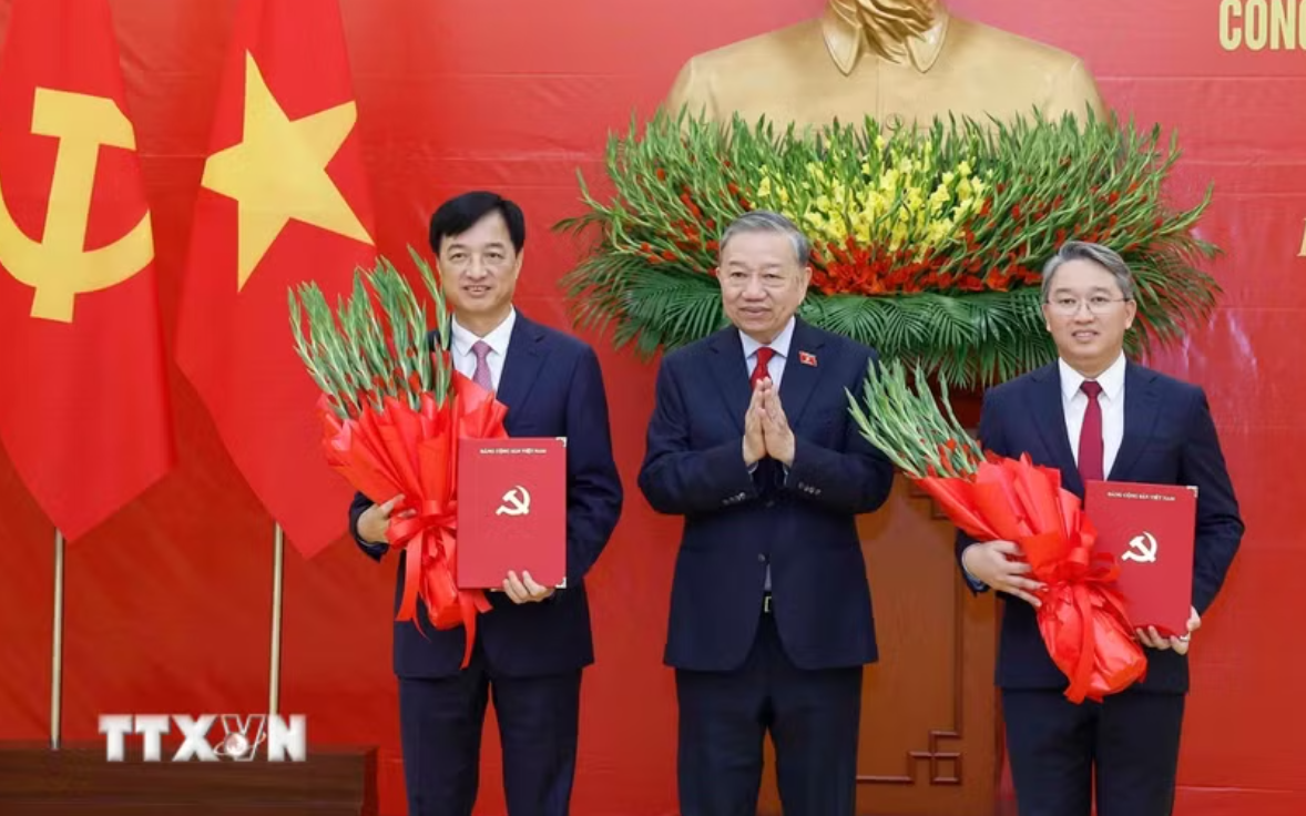 Trao quyết định bổ nhiệm Trưởng ban Tổ chức Trung ương và Chánh Văn phòng Trung ương Đảng