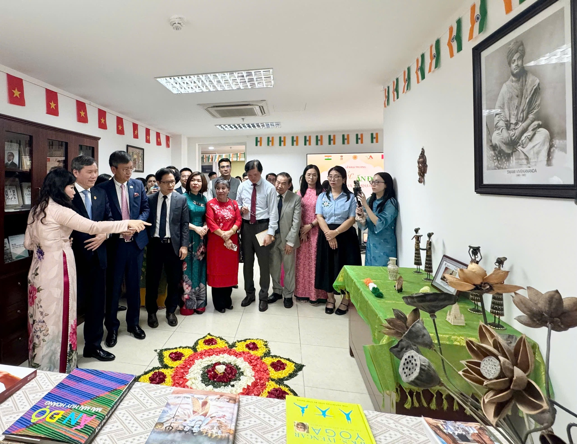 Khai trương 'Góc Ấn Độ': Thúc đẩy giao lưu học thuật, làm sâu sắc quan hệ Việt Nam - Ấn Độ- Ảnh 2.